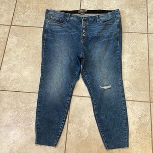 NWT! Torrid Sky High Skinny Destroyed Jeans 24